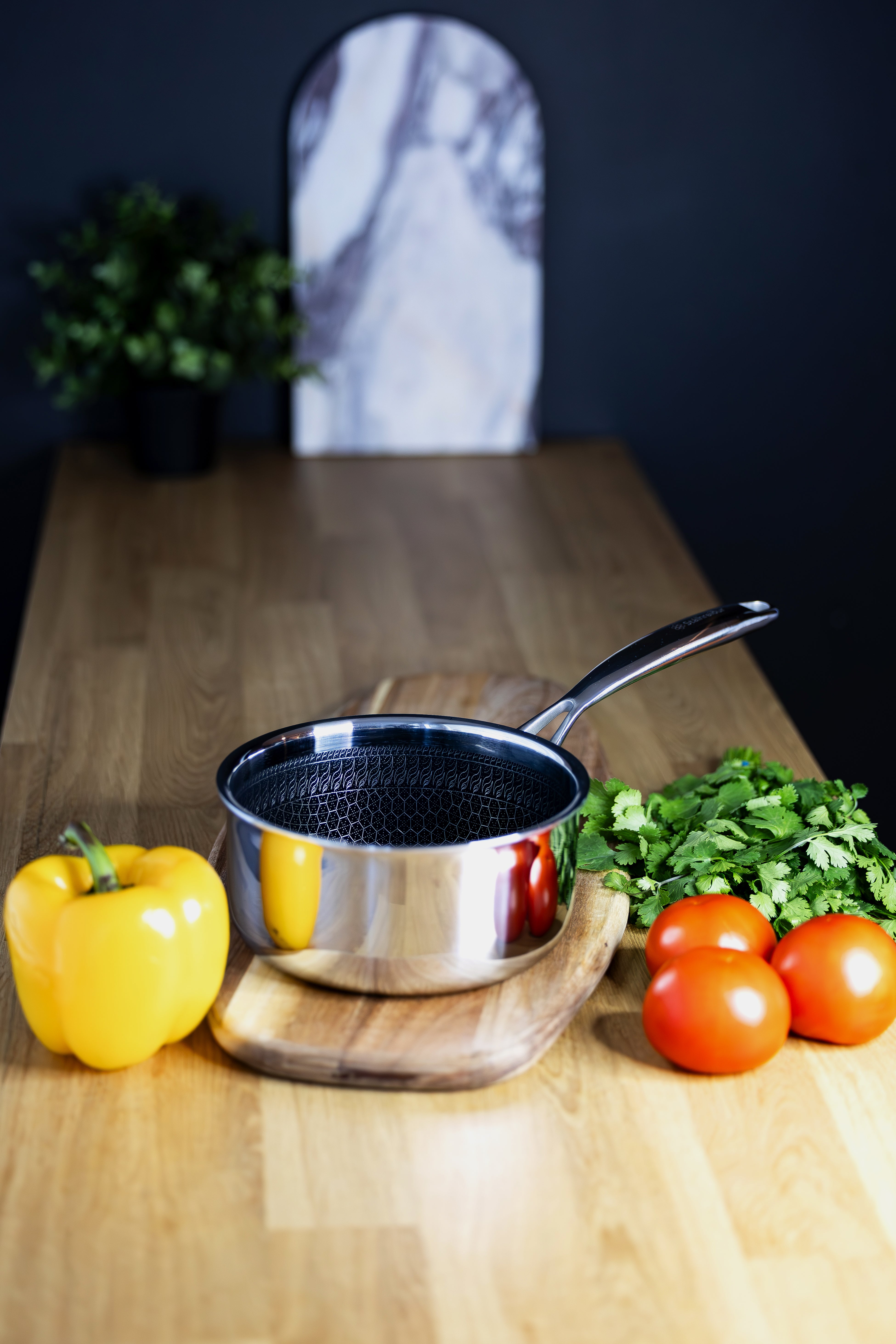 Stálhreiður sósupottur m/loki 16 cm